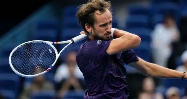 澳网力克美网，梅德韦杰夫带队取胜