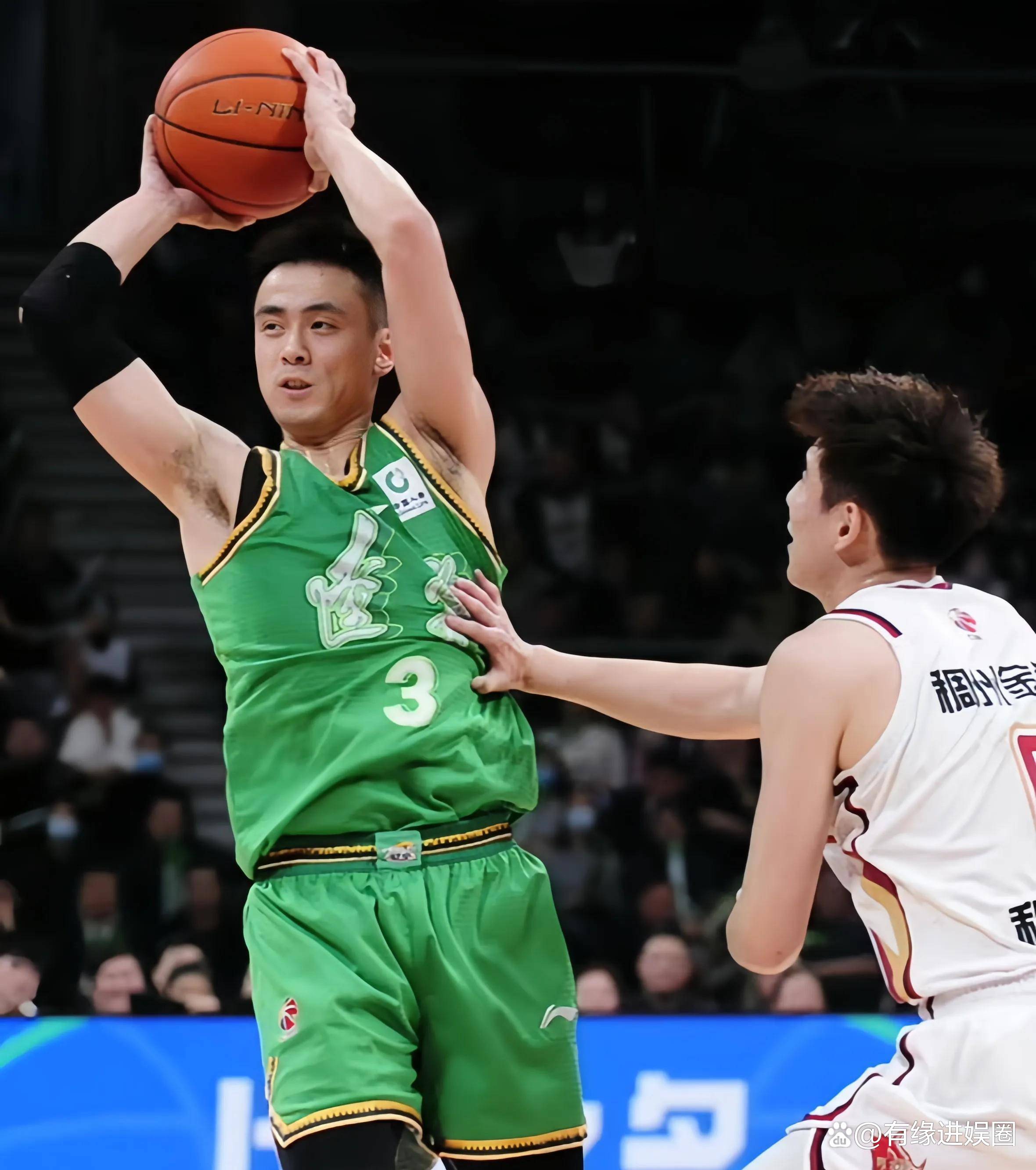 新疆队完胜篮网，郭艾伦关键制胜
